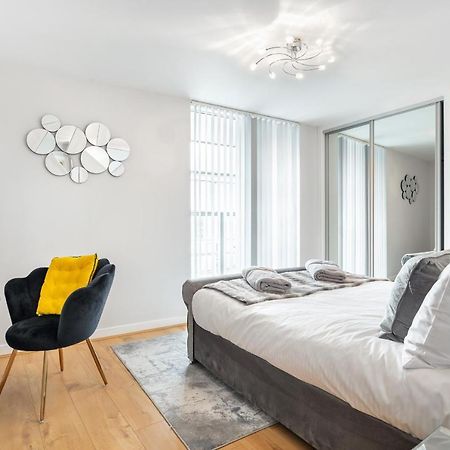 Stunning Apartment With Underground Parking! Londýn Exteriér fotografie
