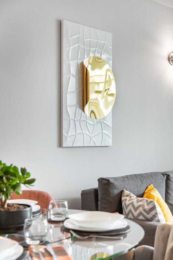 Stunning Apartment With Underground Parking! Londýn Exteriér fotografie