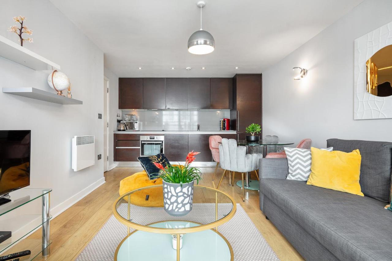Stunning Apartment With Underground Parking! Londýn Exteriér fotografie