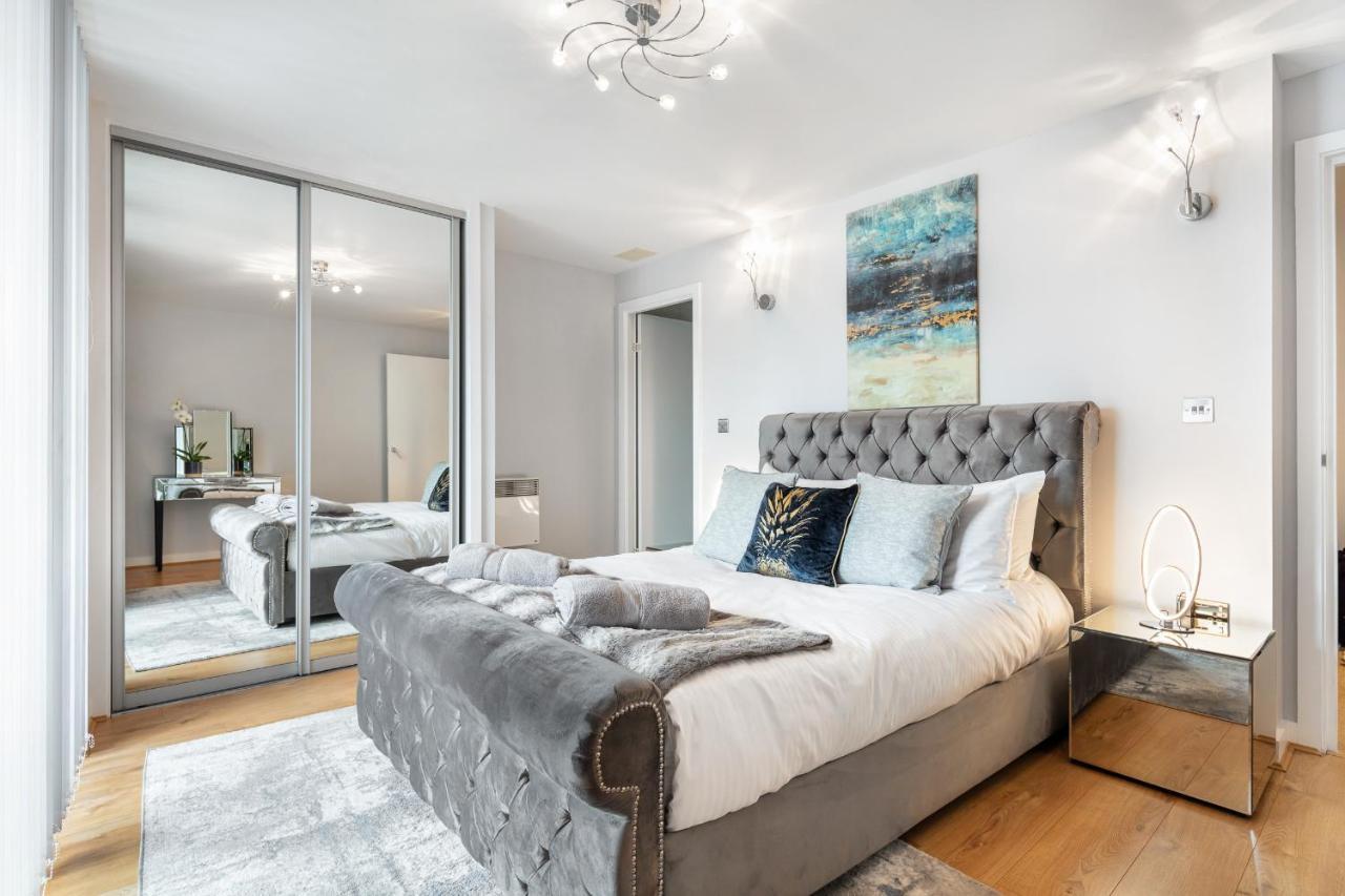 Stunning Apartment With Underground Parking! Londýn Exteriér fotografie