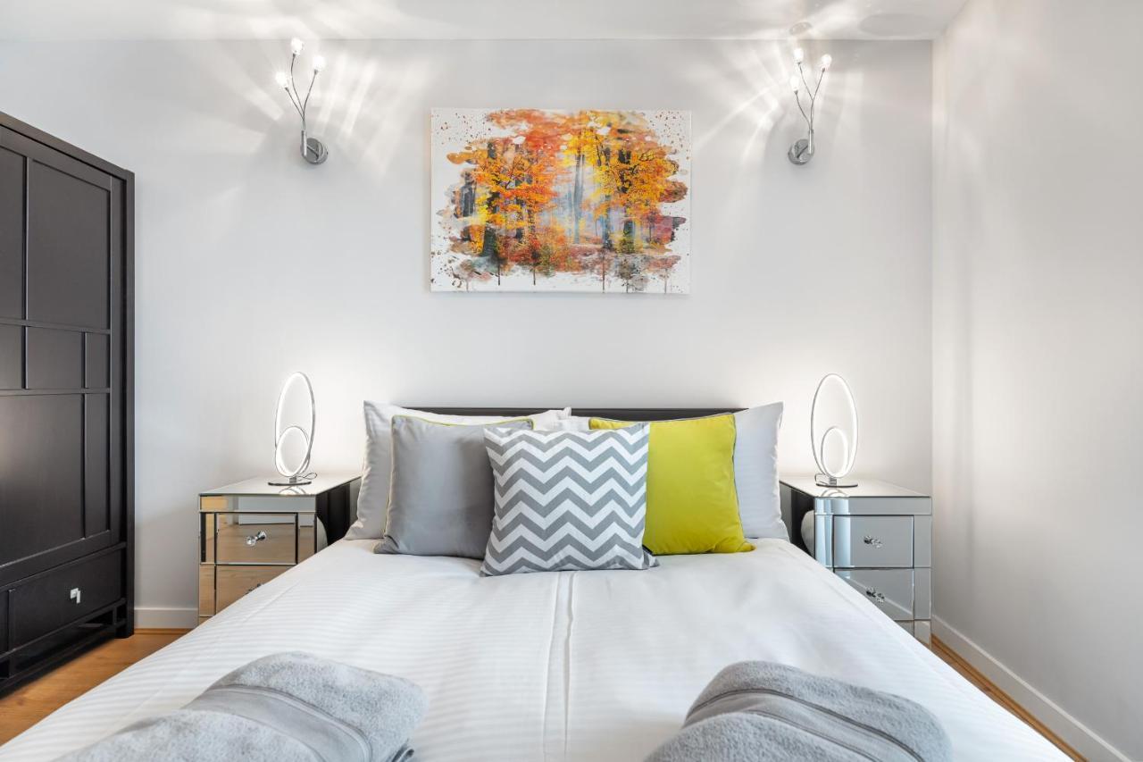 Stunning Apartment With Underground Parking! Londýn Exteriér fotografie