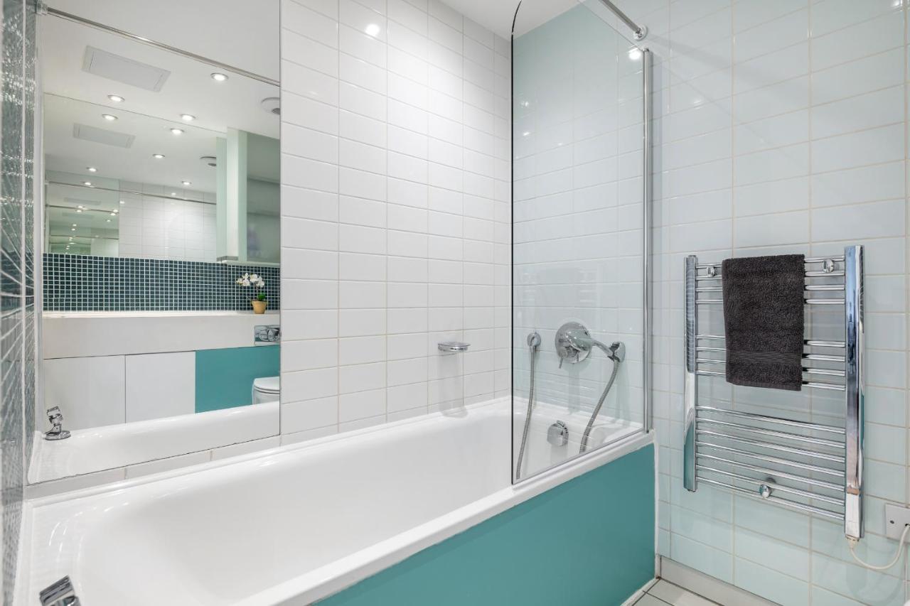 Stunning Apartment With Underground Parking! Londýn Exteriér fotografie