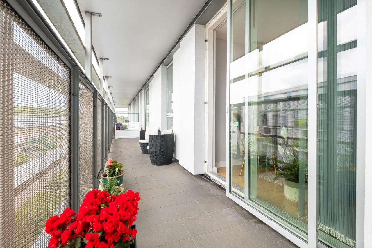 Stunning Apartment With Underground Parking! Londýn Exteriér fotografie